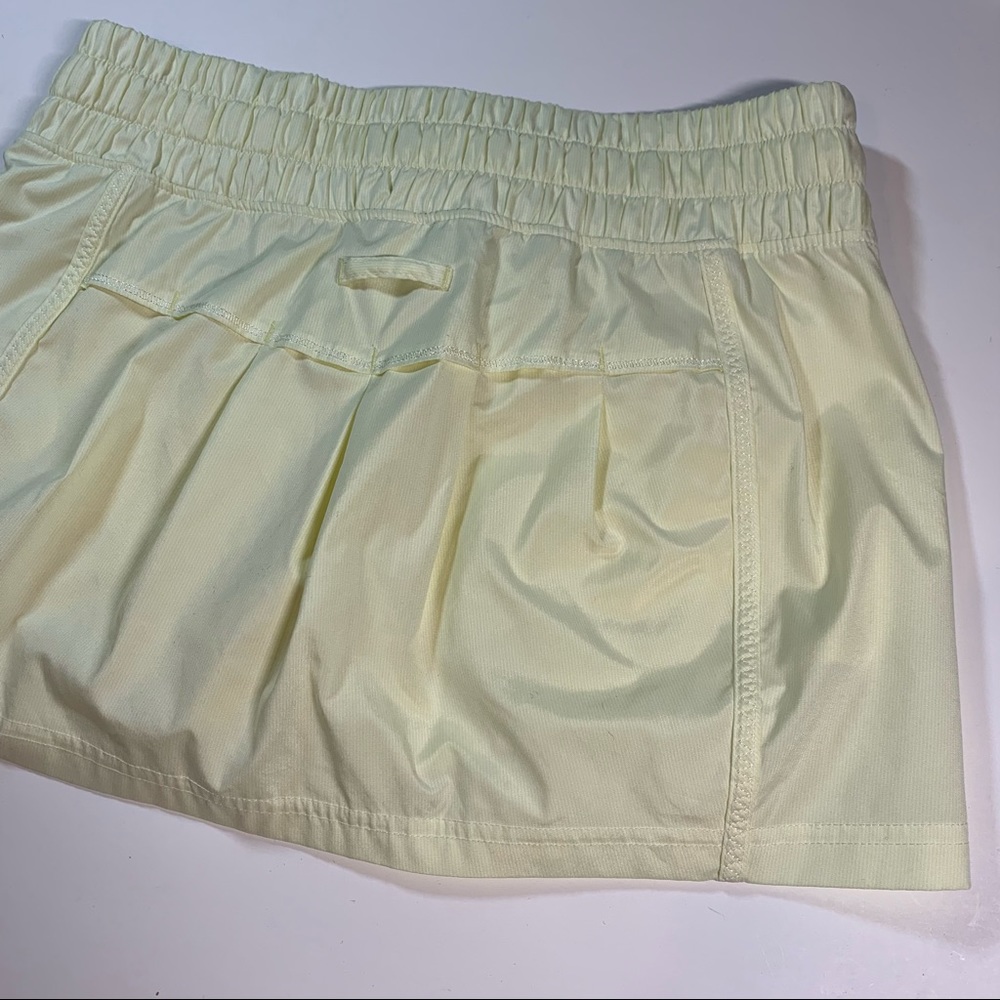 Size 4 Lululemon pale yellow leader of the track active skirt - Picture 13 of 15